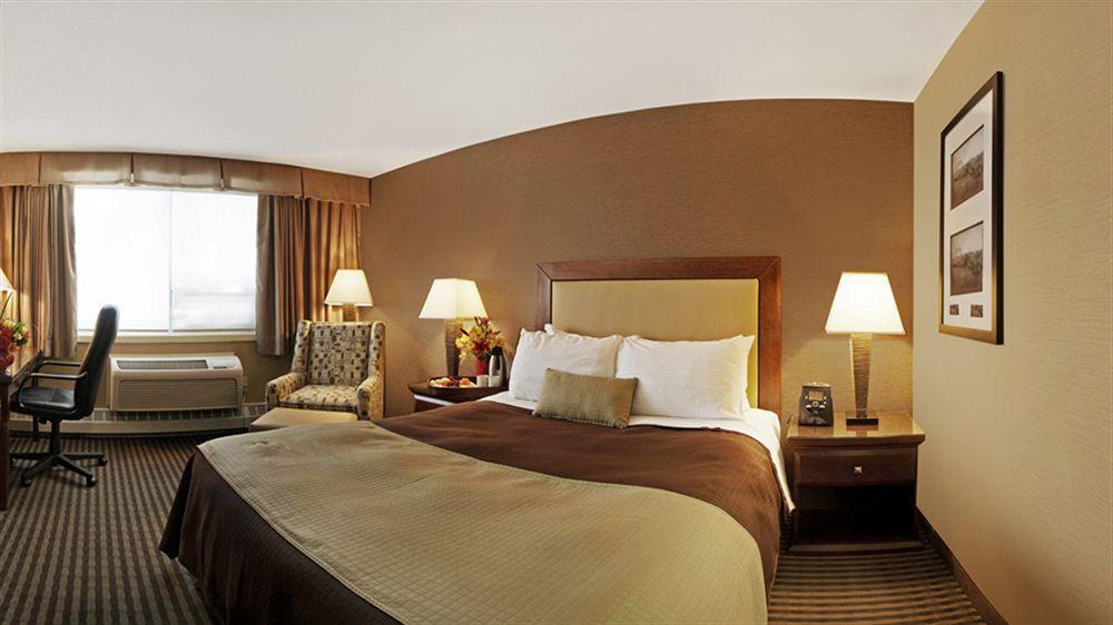 Best Western Premier Denham Inn & Suites Leduc Ngoại thất bức ảnh