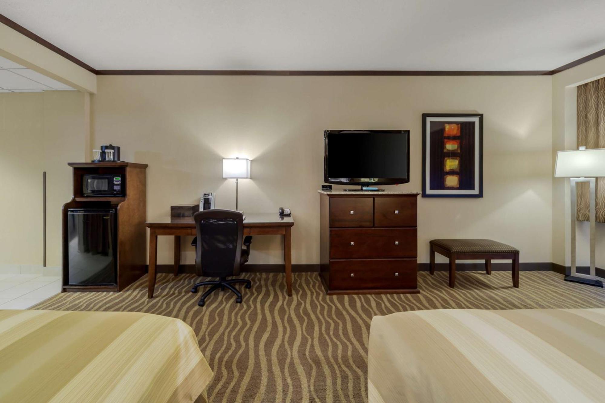 Best Western Premier Denham Inn & Suites Leduc Ngoại thất bức ảnh