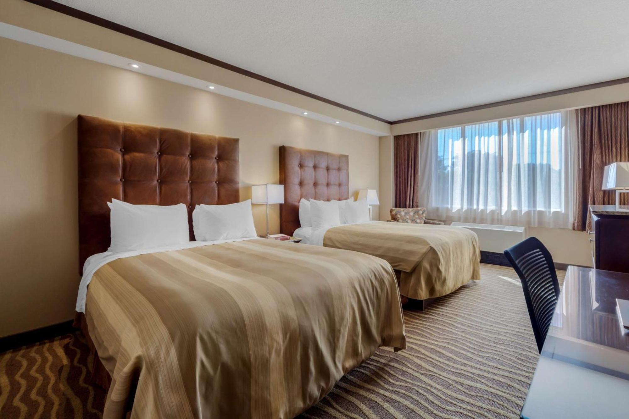Best Western Premier Denham Inn & Suites Leduc Ngoại thất bức ảnh