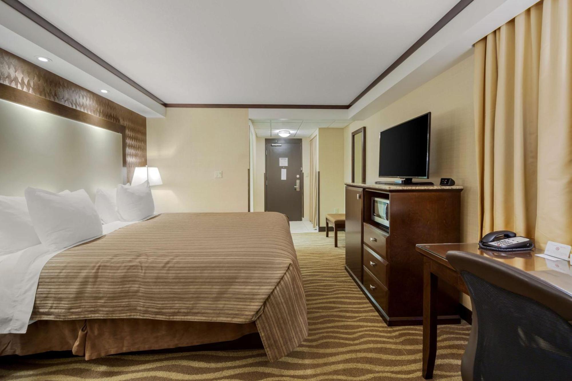 Best Western Premier Denham Inn & Suites Leduc Ngoại thất bức ảnh