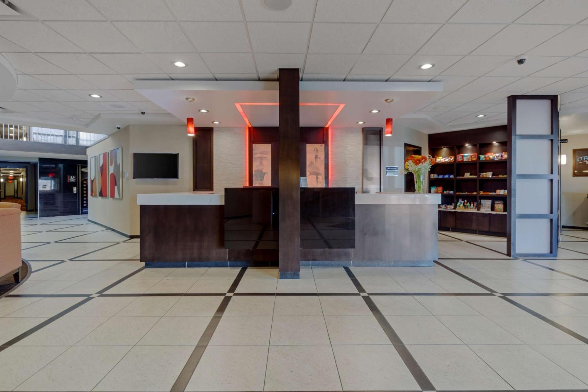 Best Western Premier Denham Inn & Suites Leduc Ngoại thất bức ảnh
