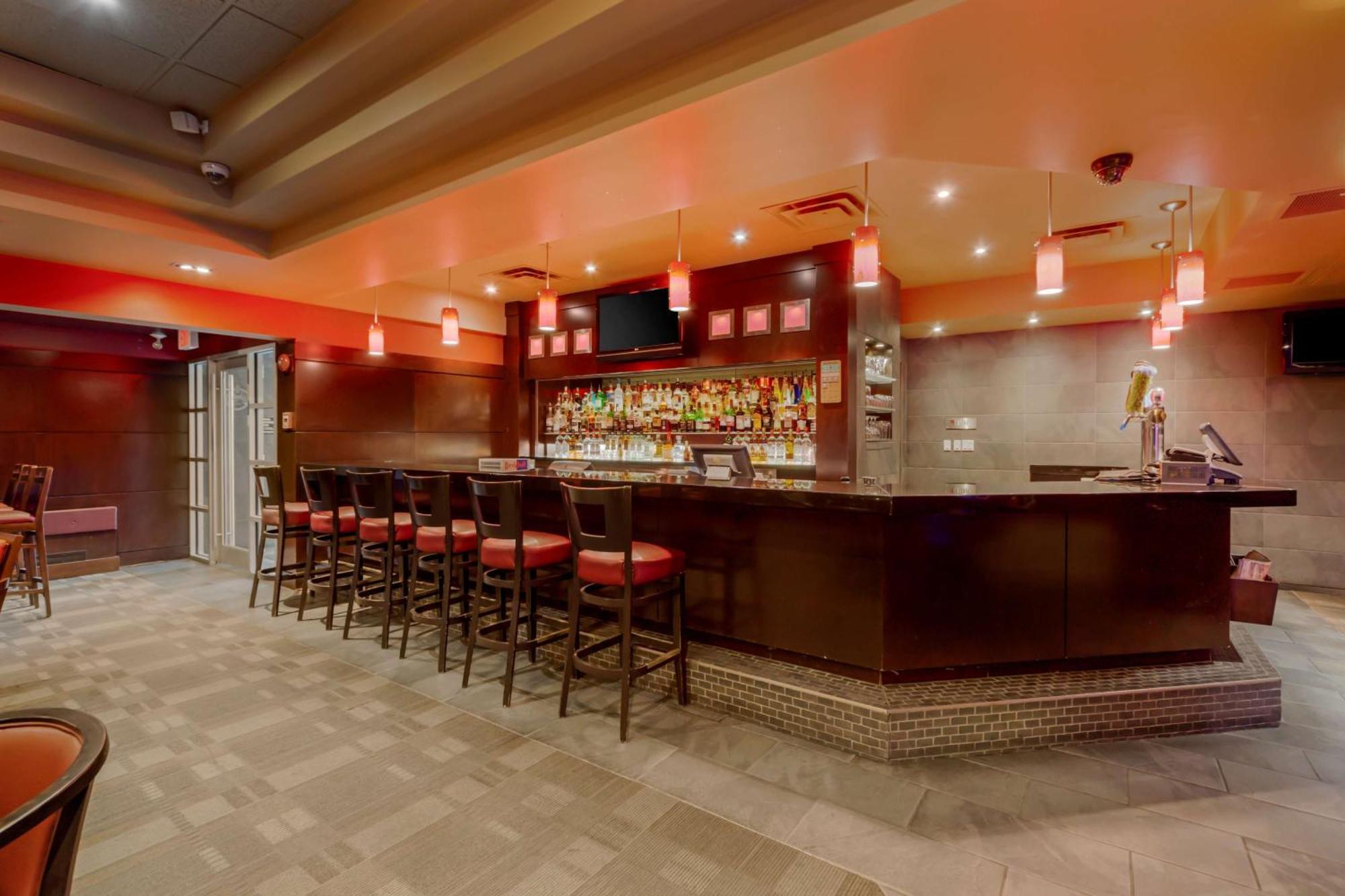 Best Western Premier Denham Inn & Suites Leduc Ngoại thất bức ảnh