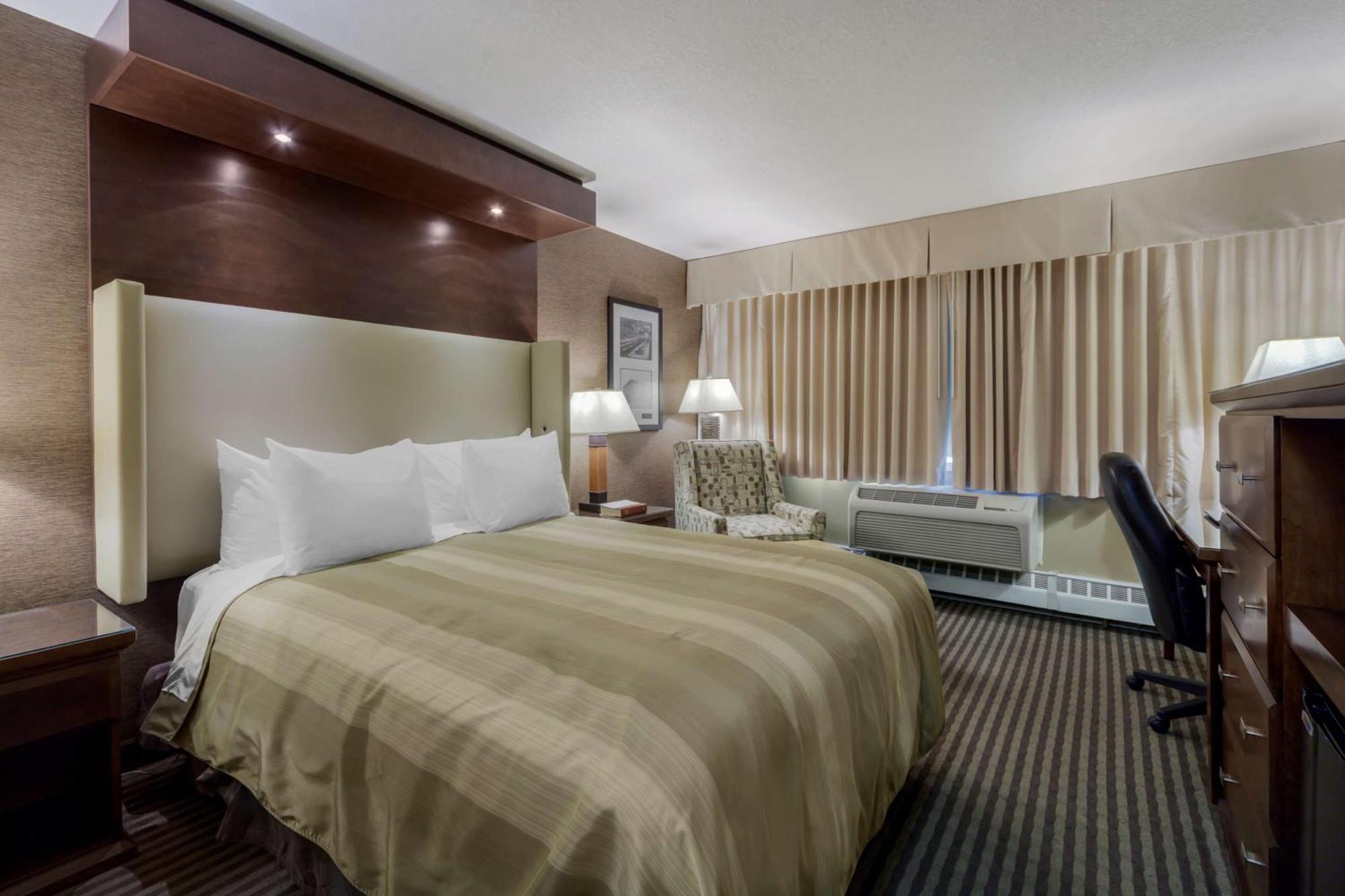 Best Western Premier Denham Inn & Suites Leduc Ngoại thất bức ảnh