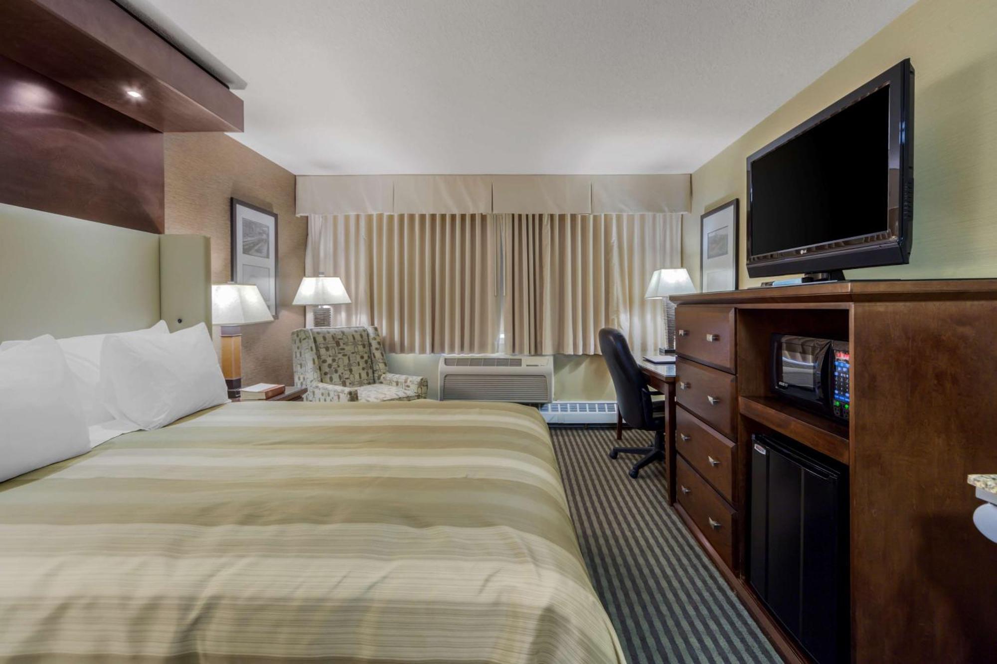 Best Western Premier Denham Inn & Suites Leduc Ngoại thất bức ảnh
