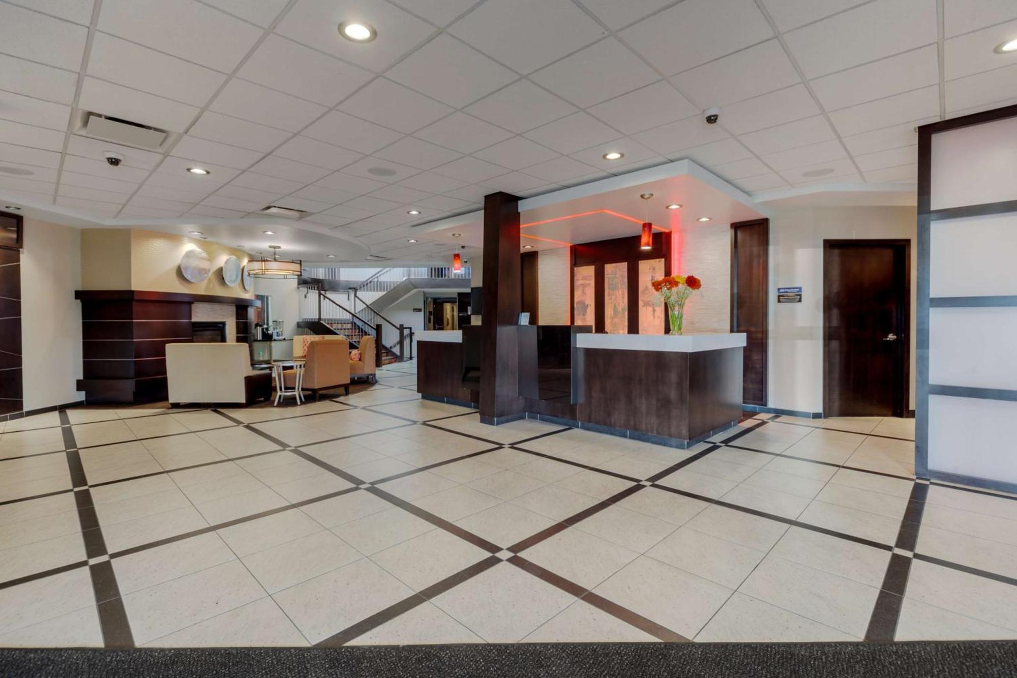Best Western Premier Denham Inn & Suites Leduc Ngoại thất bức ảnh