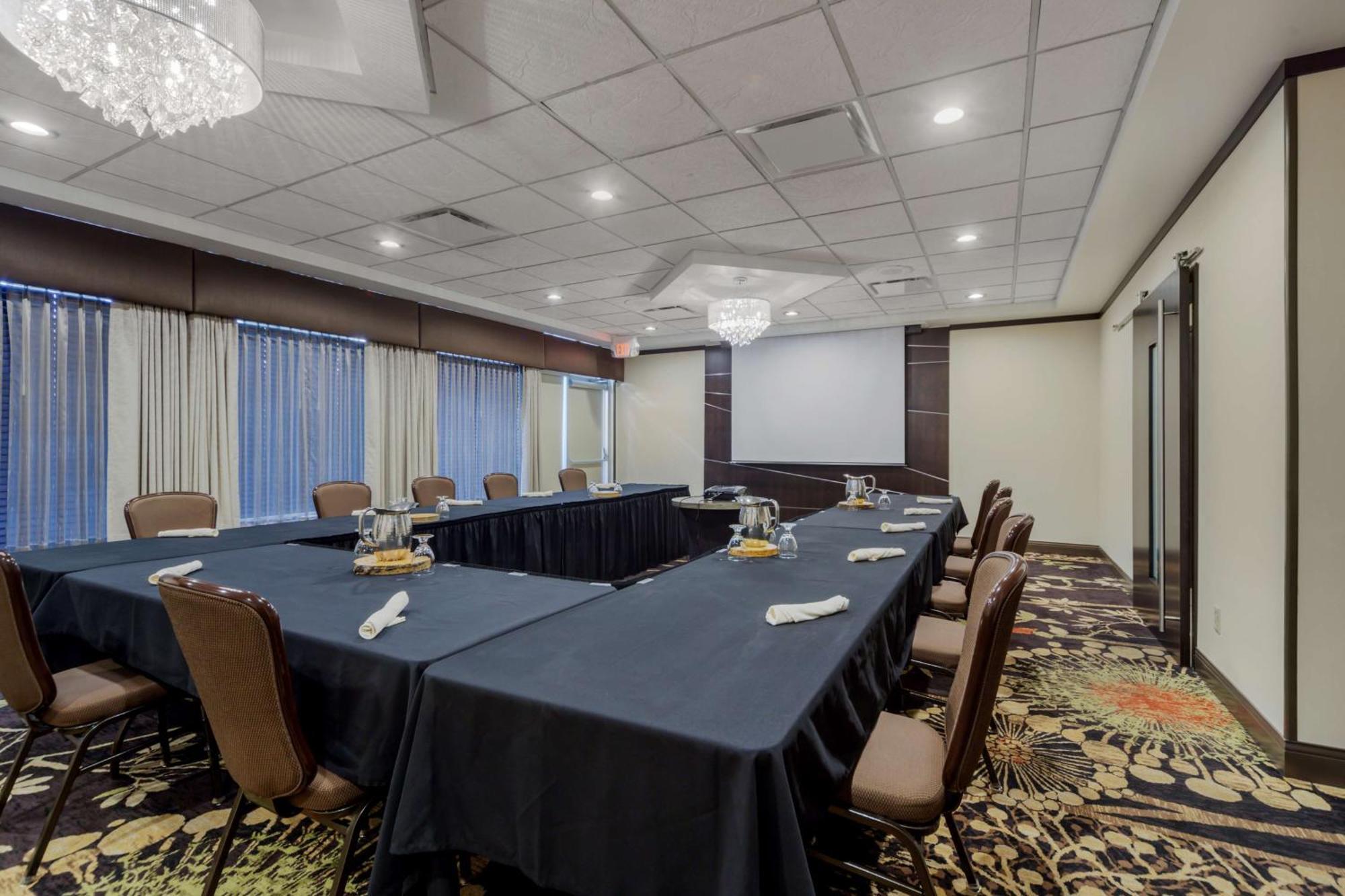 Best Western Premier Denham Inn & Suites Leduc Ngoại thất bức ảnh