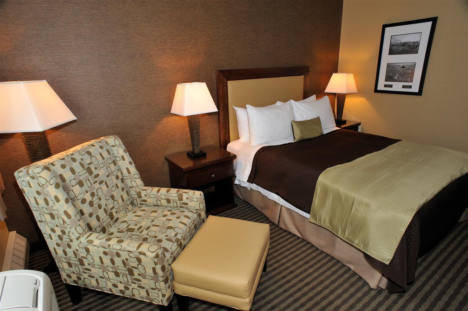 Best Western Premier Denham Inn & Suites Leduc Ngoại thất bức ảnh